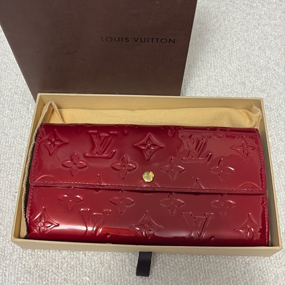 Louis Vuitton Sarah Wallet in Vernis Red
